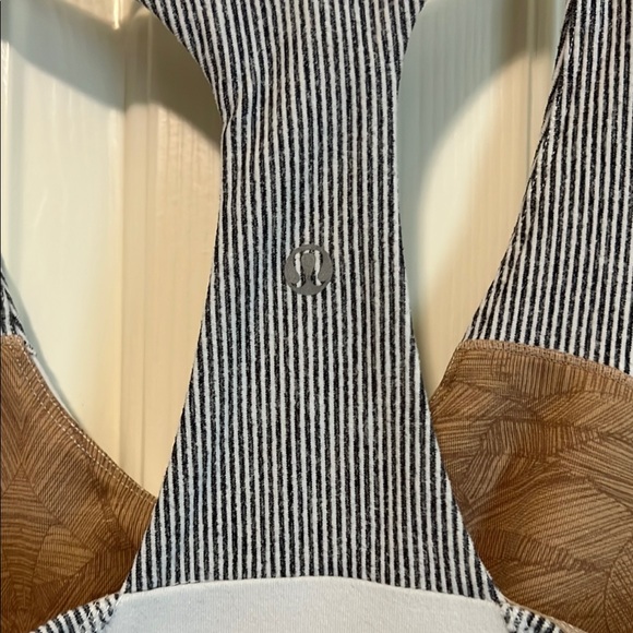 Lululemon Athletica White and Gray Sleeveless Tank Top - Picture 2 of 5